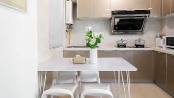 Standard apartman, több ágy, nemdohányzó, konyha | Privát konyha | Rizsfőző és tisztítószerek