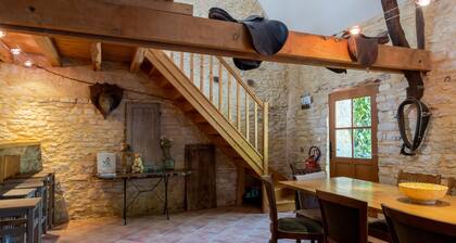 Landhaus 'Gite Soleil' mit Gemeinschaftspool, privater Terrasse und WLAN