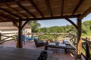 تناول الطعام بالخارج