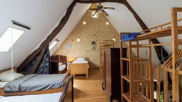 2 bedrooms, free WiFi, bed sheets