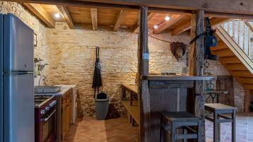 Køleskab, mikrobølgeovn, ovn, kogeplade