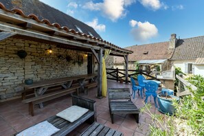 تناول الطعام بالخارج