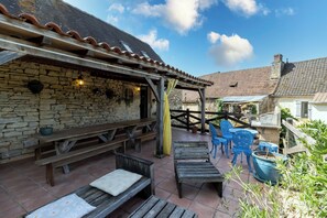 تناول الطعام بالخارج