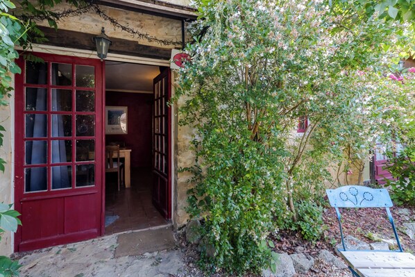 تفاصيل الفندق من الخارج