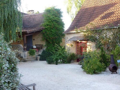 Cottage 'Gite Lune' with Shared Pool, Private Terrace and Wi-Fi