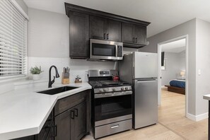 Coffee/tea maker, fridge, microwave, oven