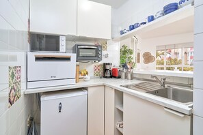 Fridge, microwave, oven, dishwasher - Apartment 'Estudio Lighthouse F77 A109' with Sea View, Wi-Fi and Air Conditioning (Torrox)