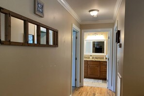 Interior - 4 BR - Walk to the Venue - 10 minutes to Downtown and Lookout Mountain (Chattanooga)