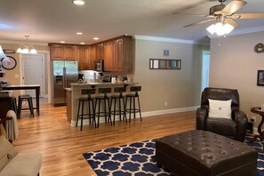 TV - 4 BR - Walk to the Venue - 10 minutes to Downtown and Lookout Mountain (Chattanooga)