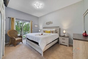 3 bedrooms, iron/ironing board, WiFi, bed sheets - Vista Grande - Resort & Spa - 15 Minutes to Disney! Beach, Pools & More! (Davenport)