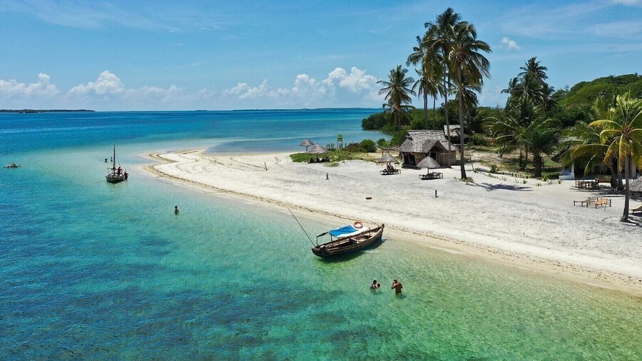 Basecamp Mafía Island