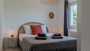 5 chambres, fer et planche à repasser, Wi-Fi, draps fournis