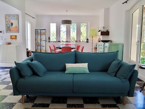 TV, ping pong, books - 
Villa Pin Parasol ideal for your holidays with swimming pool for 10 people. (La Crau)