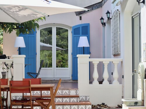 
Villa Pin Parasol ideal for your holidays with swimming pool for 10 people.