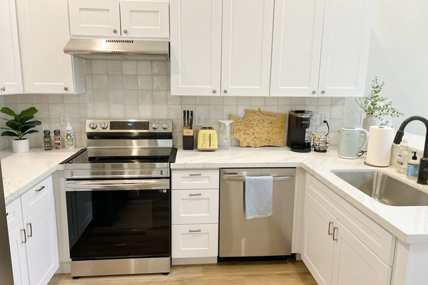 Refrigerador, microondas, horno, placa de cocina