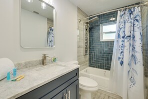 Hair dryer, towels - Furnished Outdoor Area! Family Home in Spring Hill (Spring Hill)