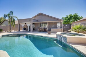 Pool - Stunning Oro Valley Home: Near Catalina State Park (Oro Valley)