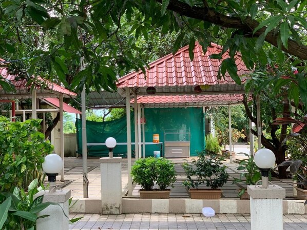 المنشأة من الخارج