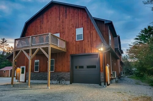 Mountain view retreat with furnished deck, kitchen, gas grill, & washer/dryer