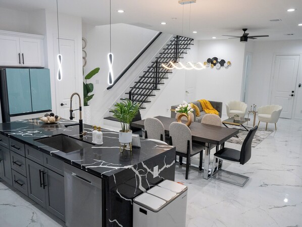 Interior - NEW Upscale home by stadium, med center, downtown Houston Texas (Houston)