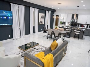 Interior - NEW Upscale home by stadium, med center, downtown Houston Texas (Houston)