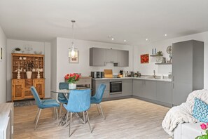 Interior - Modern Apartment, Private Parking, Central Taunton (Somerset)