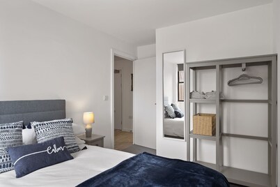 Modern Apartment, Private Parking, Central Taunton