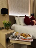 华丽单人房 | 意大利 Frette 床单、高档床上用品、羽绒被、记忆海绵床垫