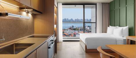 Studio, City View | In-room safe, desk, soundproofing, iron/ironing board