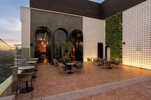 Bar (on property) - L7 West Lake Hanoi By Lotte - L7 Residences (Hanoi)