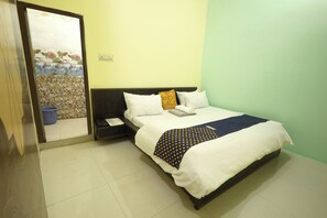 9 bedrooms, iron/ironing board, WiFi, bed sheets - Creeper Hotel And Restaurant (Rohtak)