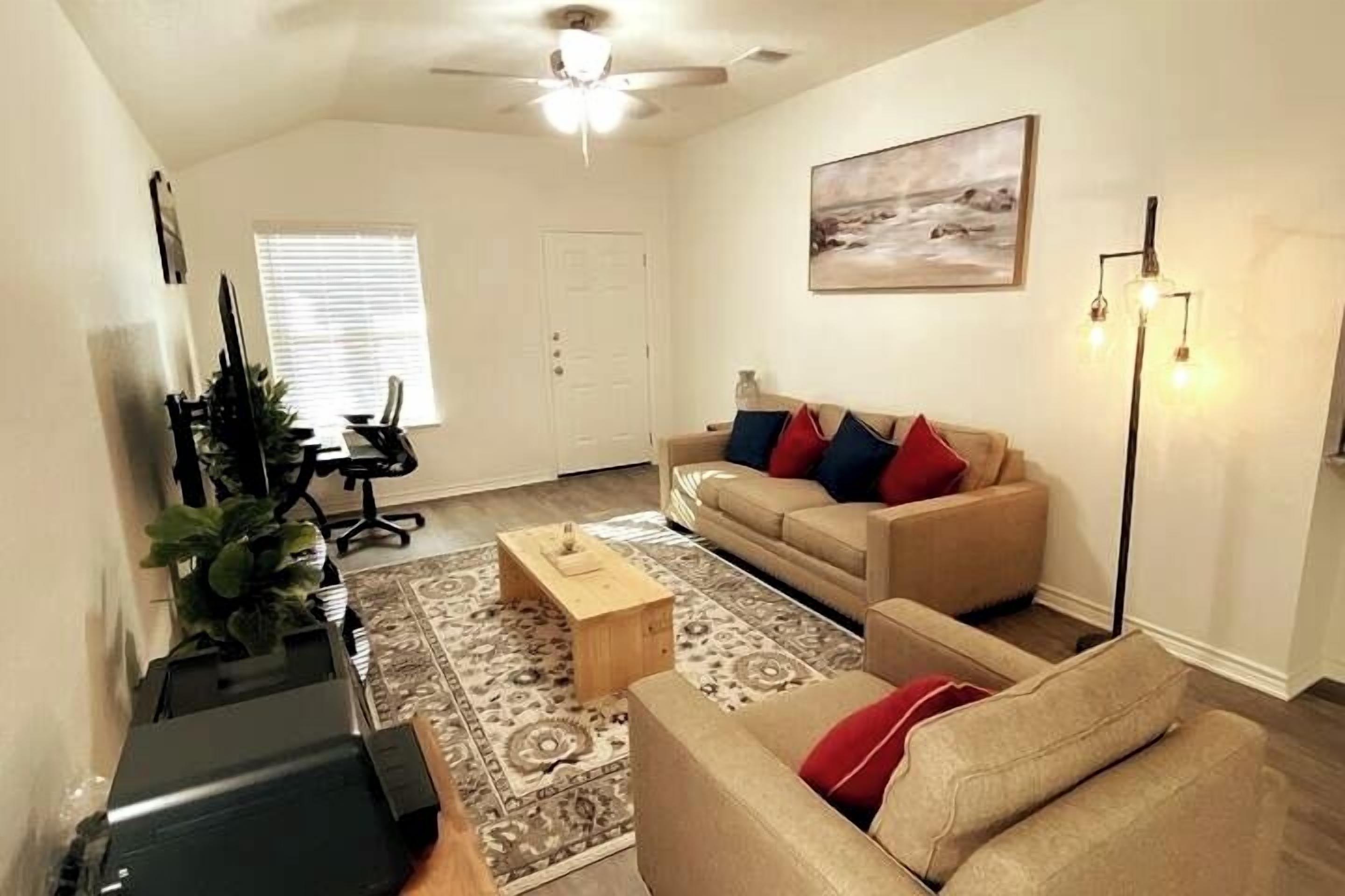 42-英寸智能电视（配备数码频道）、Netflix、流媒体服务