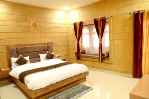 Free WiFi, bed sheets - Hotel The Travel Bug Jaisalmer (Jaisalmer)