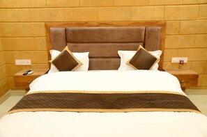 Deluxe Double Room | Free WiFi, bed sheets - Hotel The Travel Bug Jaisalmer (Jaisalmer)