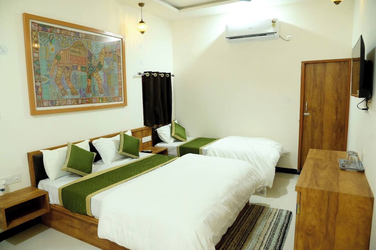 Free WiFi, bed sheets