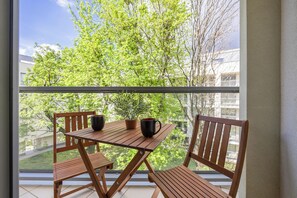 Studio, Balcony | Balcony - Warsaw Jaktorowska Apartment by Renters (Warsaw)