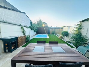 تناول الطعام بالخارج