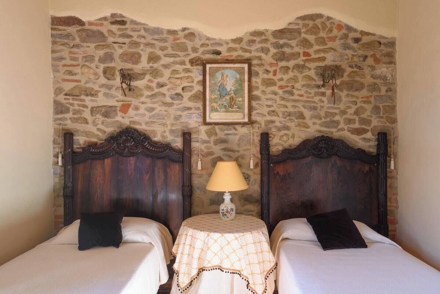 6 bedrooms, in-room safe, desk, blackout drapes