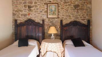 6 bedrooms, in-room safe, desk, blackout drapes