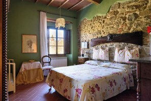 6 bedrooms, in-room safe, desk, blackout curtains - Villa Mille Primavere (Gaiole in Chianti)