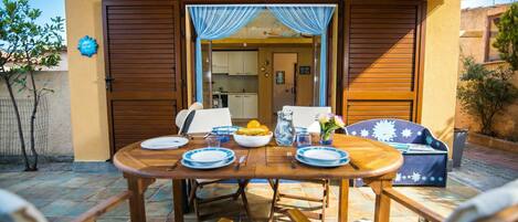 Departamento familiar, varias habitaciones (Su Entu) | Restaurante al aire libre