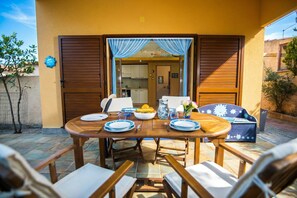 Outdoor dining - Su Entu (Palau)