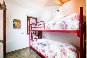 Family Apartment, Multiple Bedrooms (Su Entu) | 1 bedroom, bed sheets