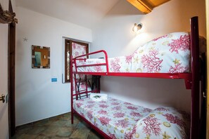 1 bedroom, bed sheets - Su Entu (Palau)