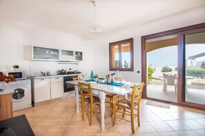 Familjelägenhet - flera sovrum (Residence I Mirti n. 11) | Eget kök | Kylskåp, mikrovågsugn, ugn och spishäll