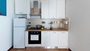 Coffee/tea maker, fridge, oven, stovetop - Residence I Mirti n. 8 (Santa Teresa di Gallura)