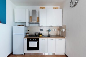 Réfrigérateur, four, plaque de cuisson, lave-vaisselle