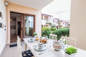 Tempat makan outdoor