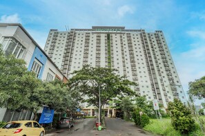 Reception - OYO 93927 Apartemen Gateway Pasteur By Taufan (Cimahi)