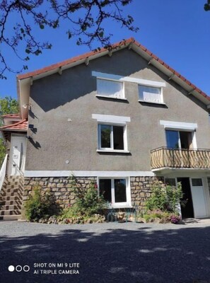 Exterior - Chez Nanou (Brignac-la-Plaine)